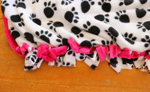 Free Crafting Ideas No Sew Dog or Cat Bed Instructions Image 3