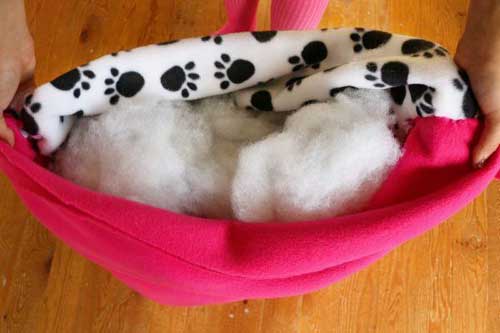 Free Crafting Ideas No Sew Dog or Cat Bed Instructions Image 4